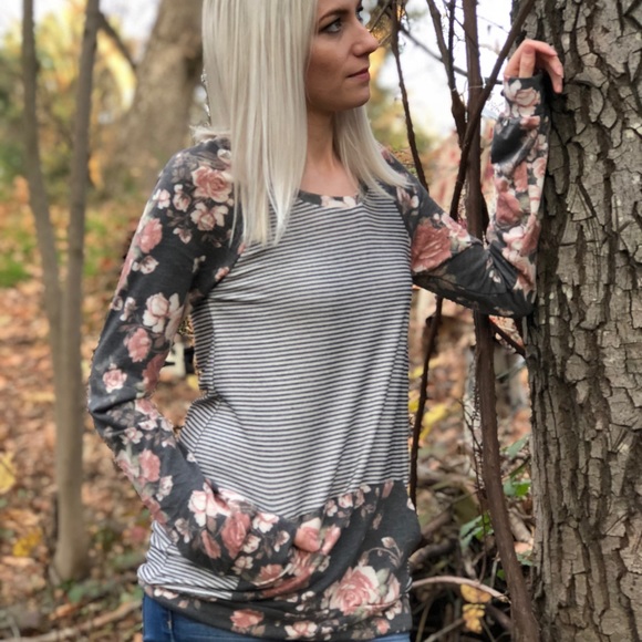 Floral and stripes contrast top with front pocket - Picture 3 of 5